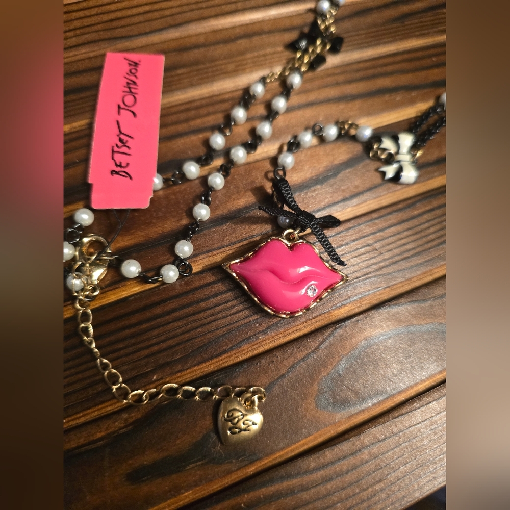 Betsey Johnson First Date Kiss Lips Necklace! Vintage NWT! - Picture 5 of 16